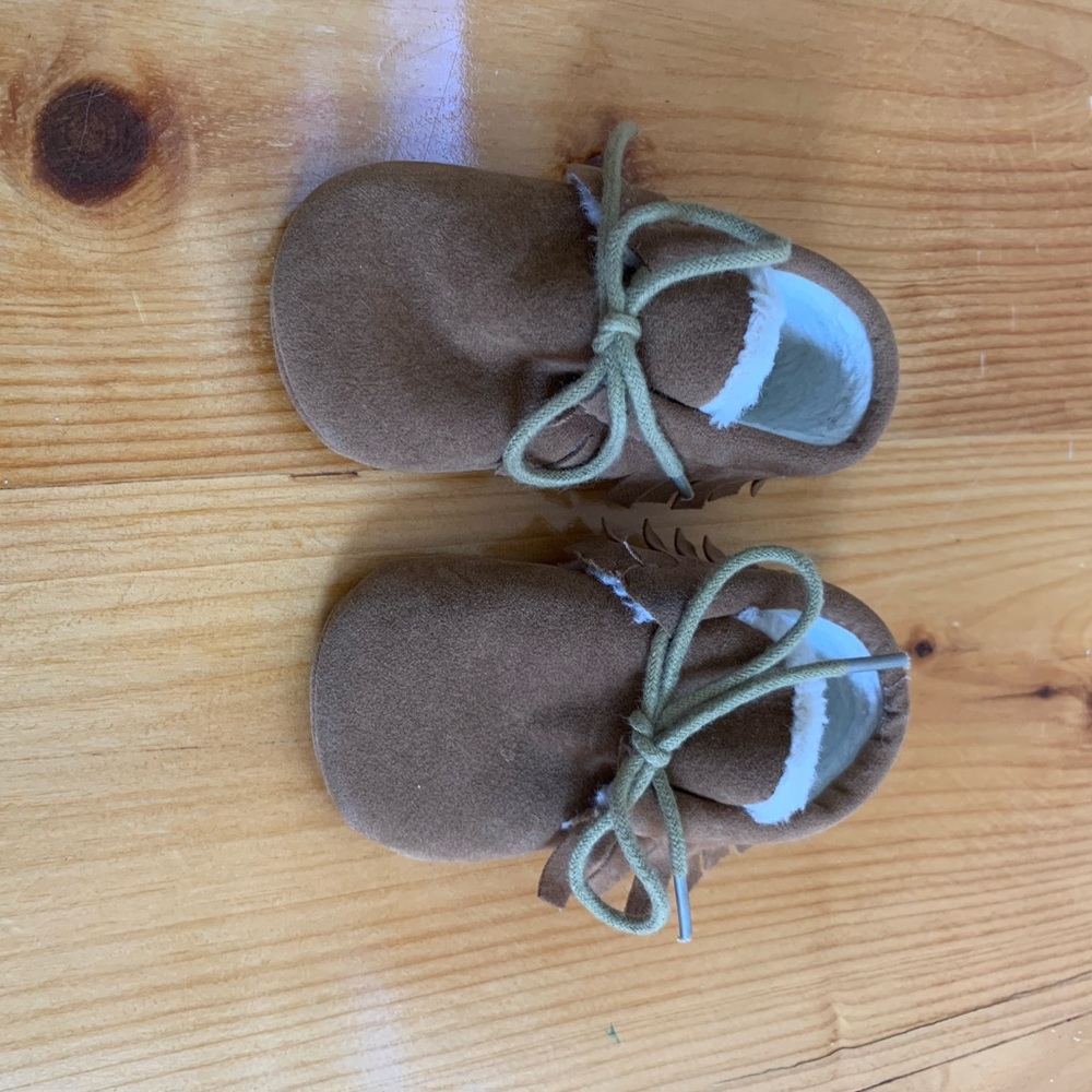 Faux shearling moccasins sz 0-6mos